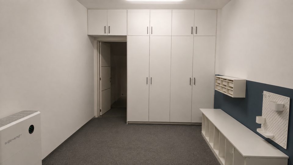 Polyvalente ruimte van 21 m2 met ingebouwde kasten, zonder werken opnieuw garage