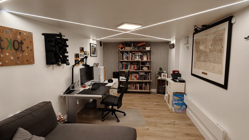 Bureau van 18 m² in de kelder, een rustige, aparte plek om thuis te werken